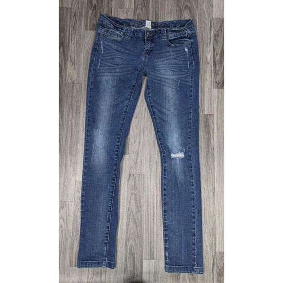 (3/$35) Blue Asphalt Juniors 9 Pockets Distressed Whiskered Denim Blue Jeans - Picture 1 of 10